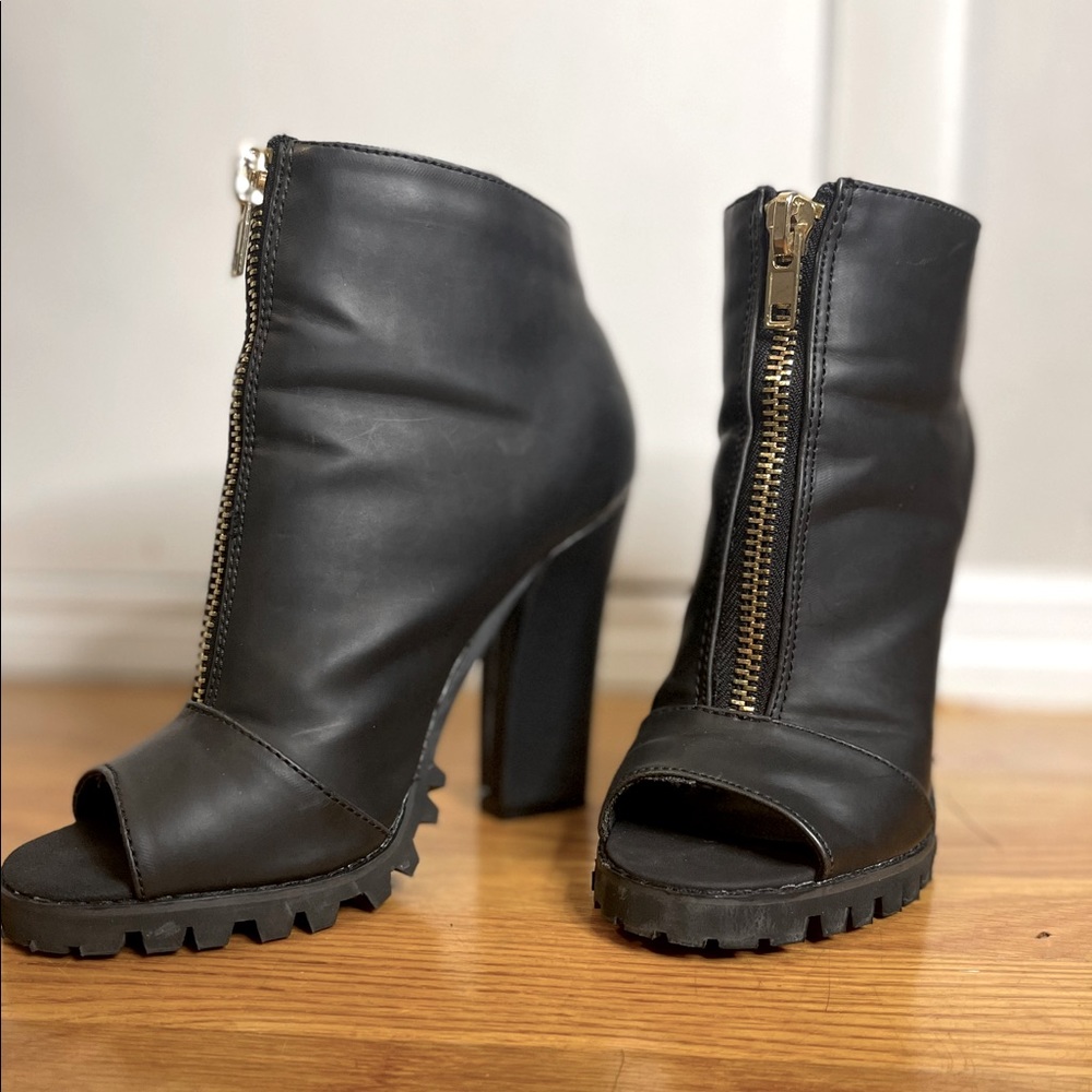 Zip up black ankle booties